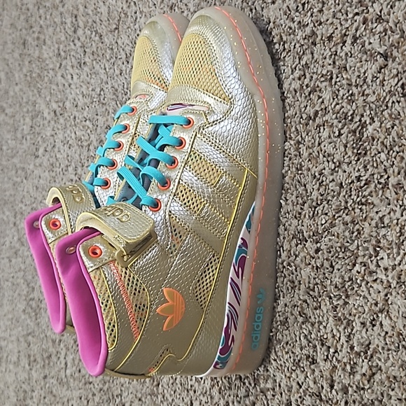 Shoes - Picture 1 of 8